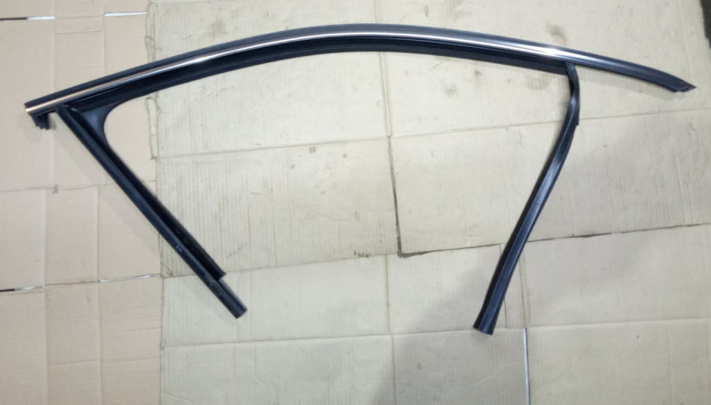Уплотнитель стекла перед прав Volkswagen Passat B7 2.5 1.8 USA 2011-2015 561839432P5AP