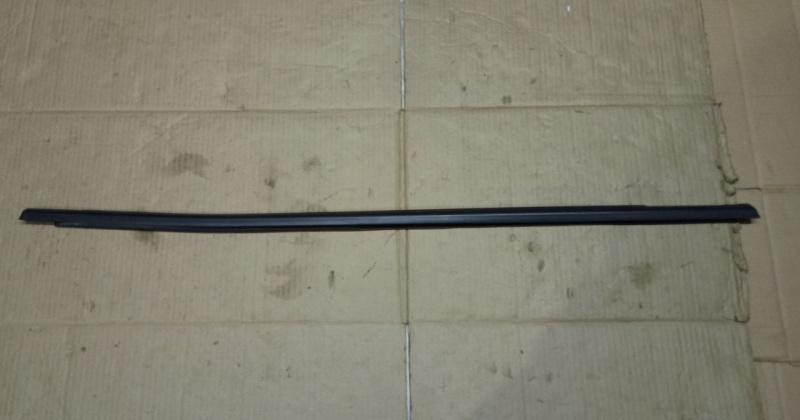 Молдинг дверь-стекло центральный черный задн левый Volkswagen Passat B7 2.5 USA CBTA 2011-2014 561839477A 561839477A5AP