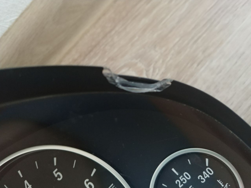 Щиток приборов BMW X3 F25 2010-2017 скол на кромке стекла 62109276575