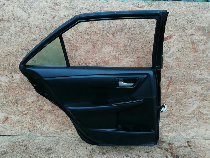 Обшивка двери карта задняя левая Toyota Camry V55 2AR-FE 2015-2017 6764006F62A2 6764006F62C6 6764006F62B3