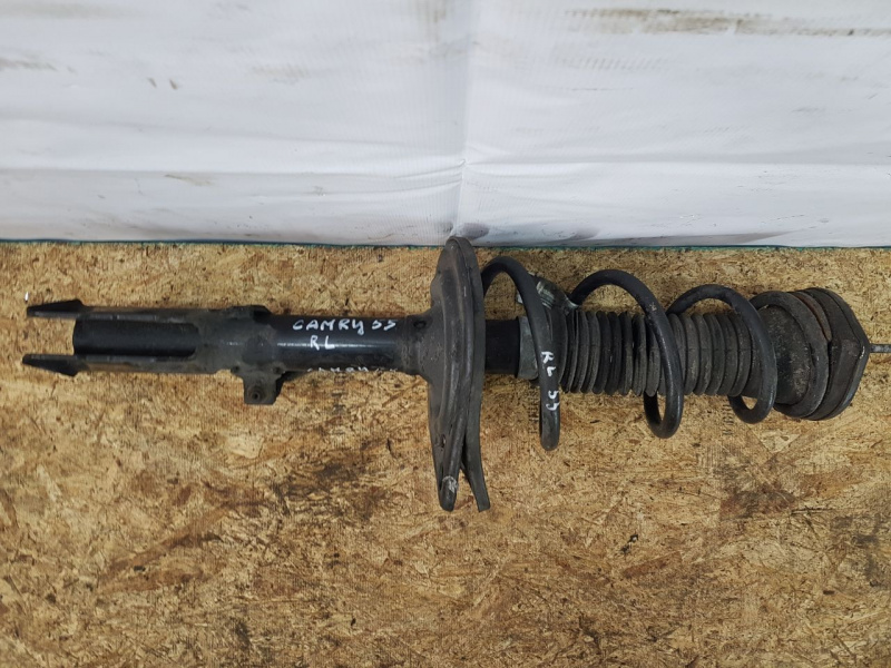 Стойка амортизатора в сборе задняя левая LE Toyota Camry V55 2AR-FE 2015-2017