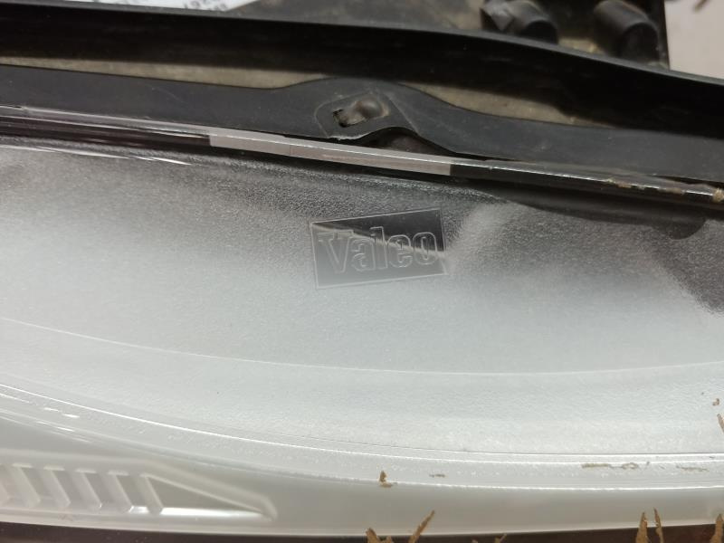 Фара передняя правая ДЕФЕКТ КРЕПЛЕНИЙ BMW 328XI E90 2011 63117202578