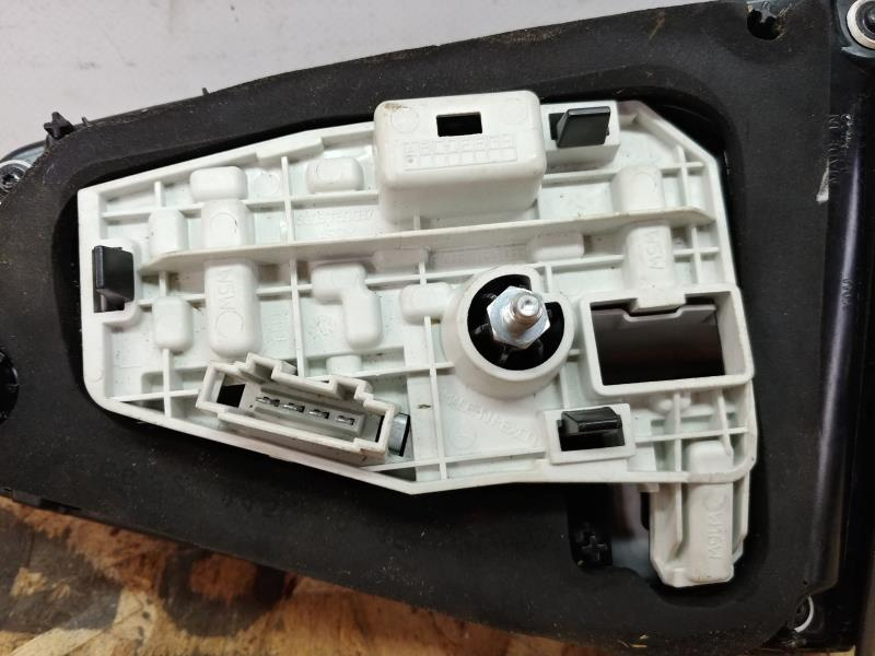 Фонарь внутренний крышка багажника левый ТРЕЩИНА VOLKSWAGEN JETTA 6 2015-2018 5C6945093K