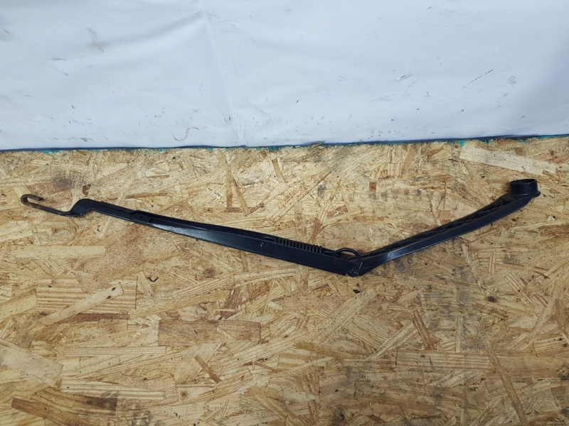 Поводок дворника левый Toyota Camry V55 2AR-FE 2015-2017 8522106110