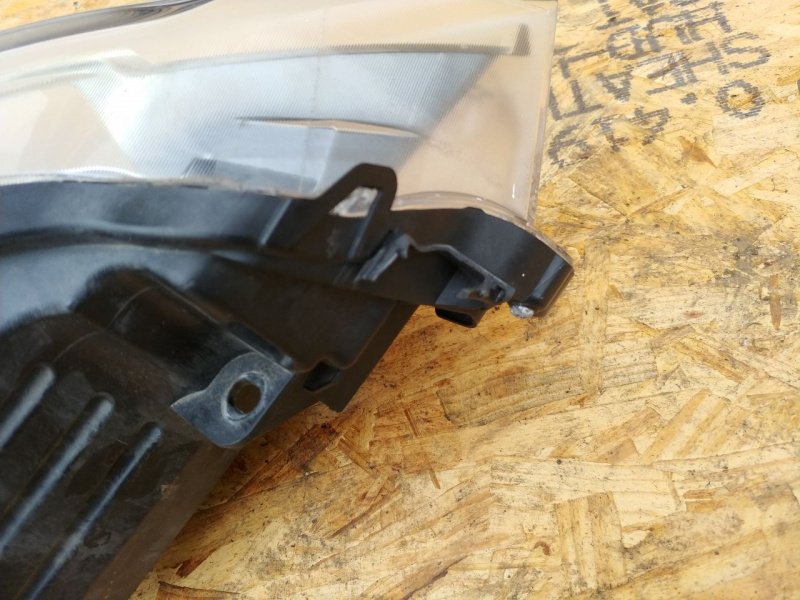 Фара передняя левая LE/XLE галоген дефект креплений Toyota Camry V55 2AR-FE 2015-2017 8115006860 8115006D90