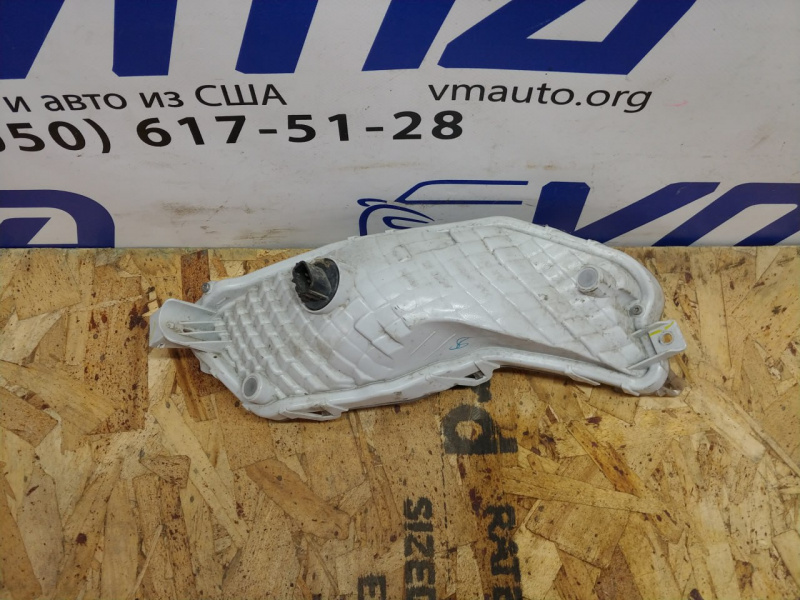 Поворотник левый дефект крепления Toyota Camry V55 2AR-FE 2015-2017 8152006050