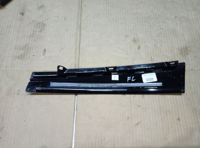 Накладка двери боковая перед лев Volkswagen Passat B7 2.5 1.8 USA 2011-2015 561837901A041