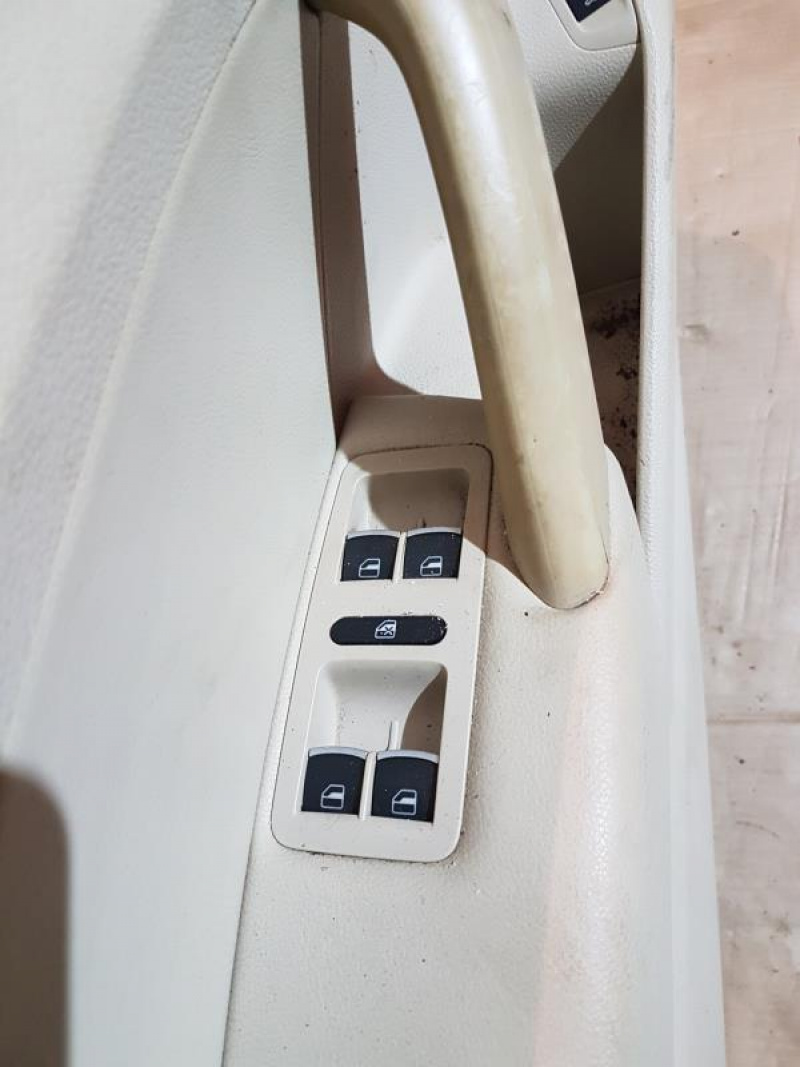 Обшивка двери (карта) перед лев Volkswagen Passat B7 2.5 1.8 USA 2011-2015