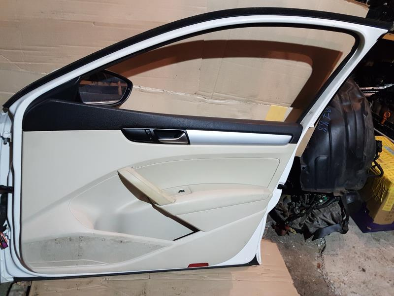 Обшивка двери (карта) перед прав Volkswagen Passat B7 2.5 1.8 USA 2011-2015
