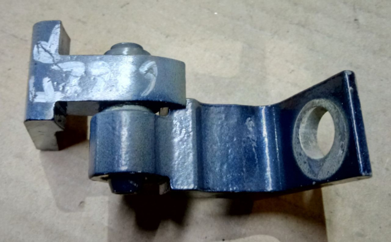 Петля двери зад прав низ Volkswagen Passat B7 2.5 1.8 USA 2011-2015 7N0831402A