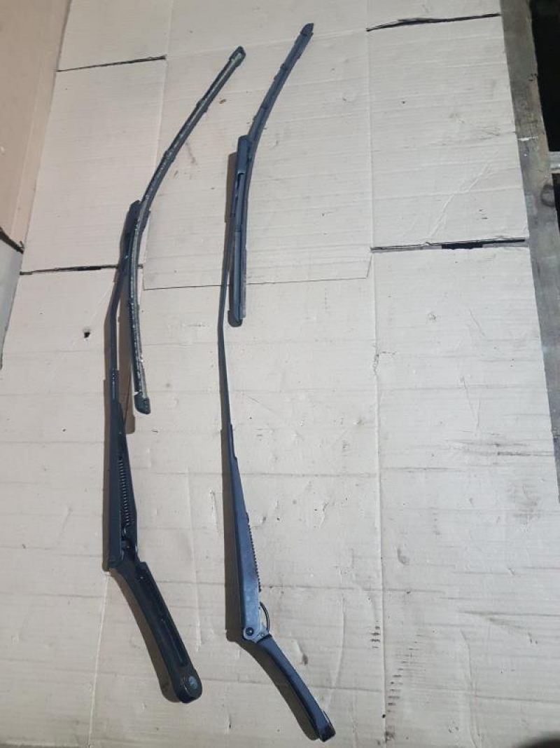 Поводок дворника лев Volkswagen Passat B7 2.5 1.8 USA 2011-2015 561955409, 561955405