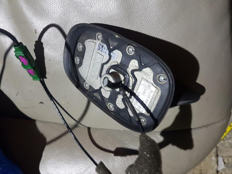 Антенна Volkswagen Passat B7 2.5 USA CBTA 2011 3C0035507Q