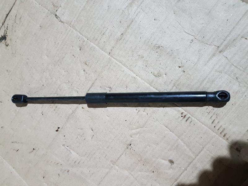 Амортизатор крышки багажника Volkswagen Passat B7 2.5 1.8 USA 2011-2015 561827550B