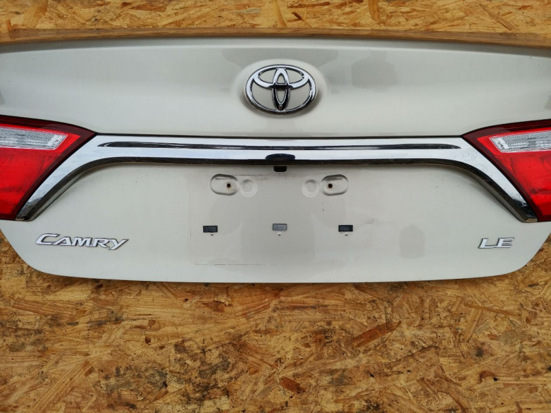 Эмблема TOYOTA крышки багажника Toyota Camry V55 2AR-FE 2015-2017 7543102080 7543102100 9097502071