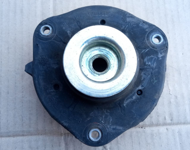 Опора амортизатора перед лев Volkswagen Passat B7 2.5 1.8 USA 2011-2015 1K0412331C